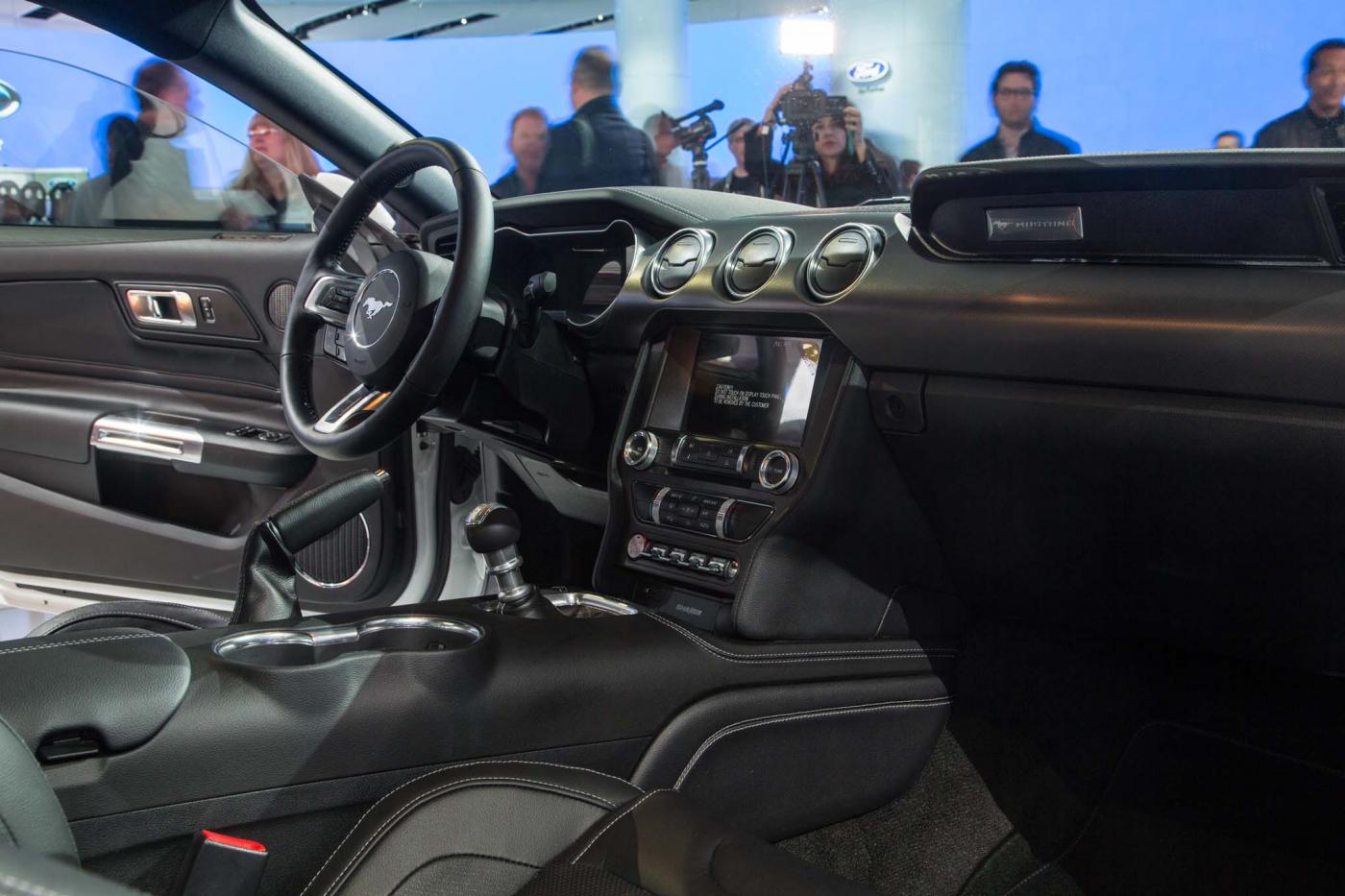 2018-Mustang-Interior-2.jpg