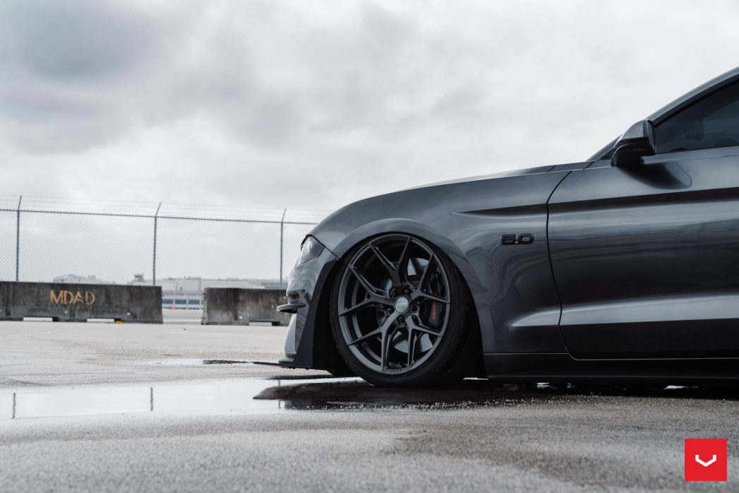 Ford-Mustang-Hybrid-Forged-Series-HF-5-%C2%A9-Vossen-Wheels-2019-703-1047x698.jpg